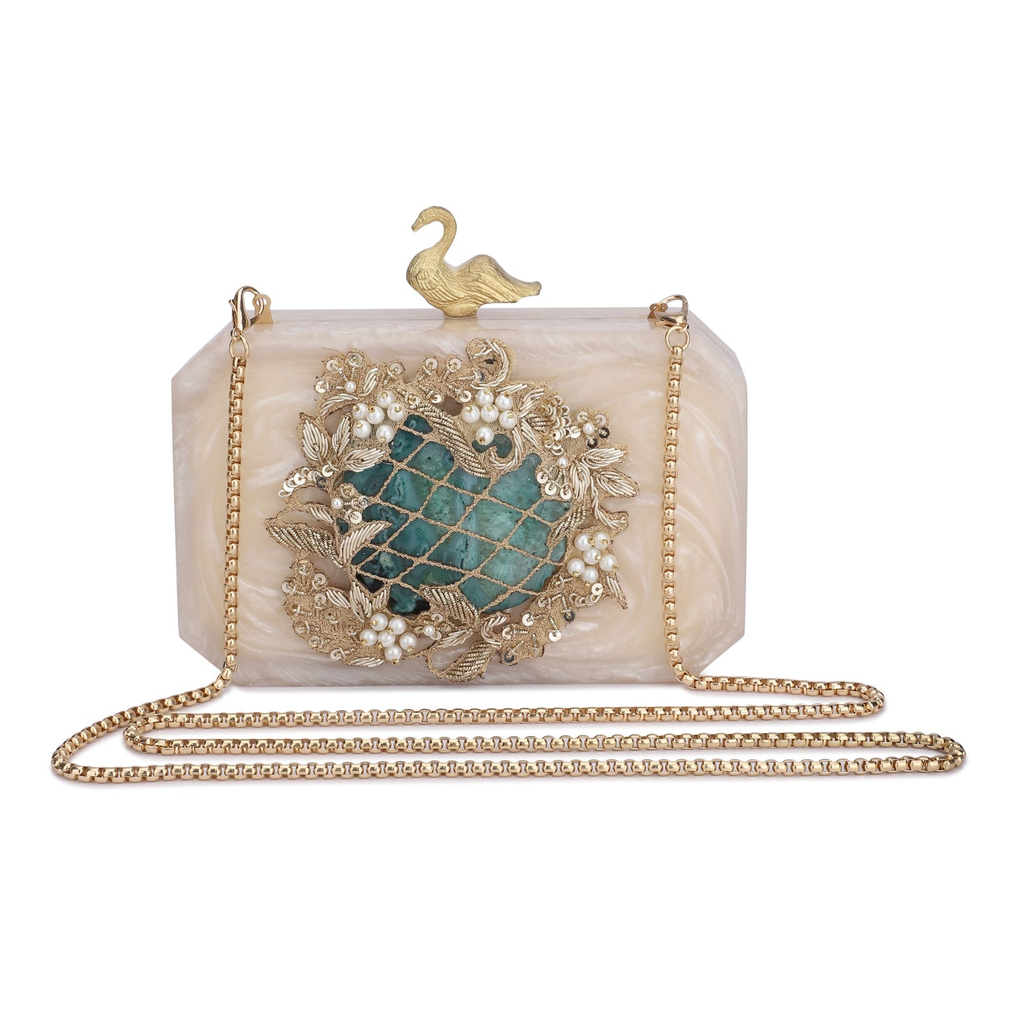 THIS RESIN-EMBELLISHED CLUTCH FEATURES A CAPTIVATING GREEN AGATE STONE AT ITS CENTER. PAIRED WITH A STYLISH SLING CHAIN AND PEACOCK DESIGN KNOB